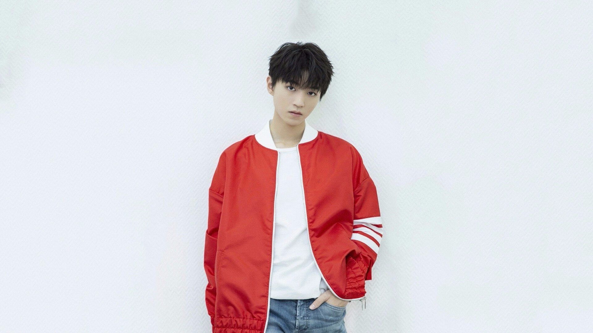 “天气考验：暴雨、雪雾的极端挑战”，天气预报的暴雨