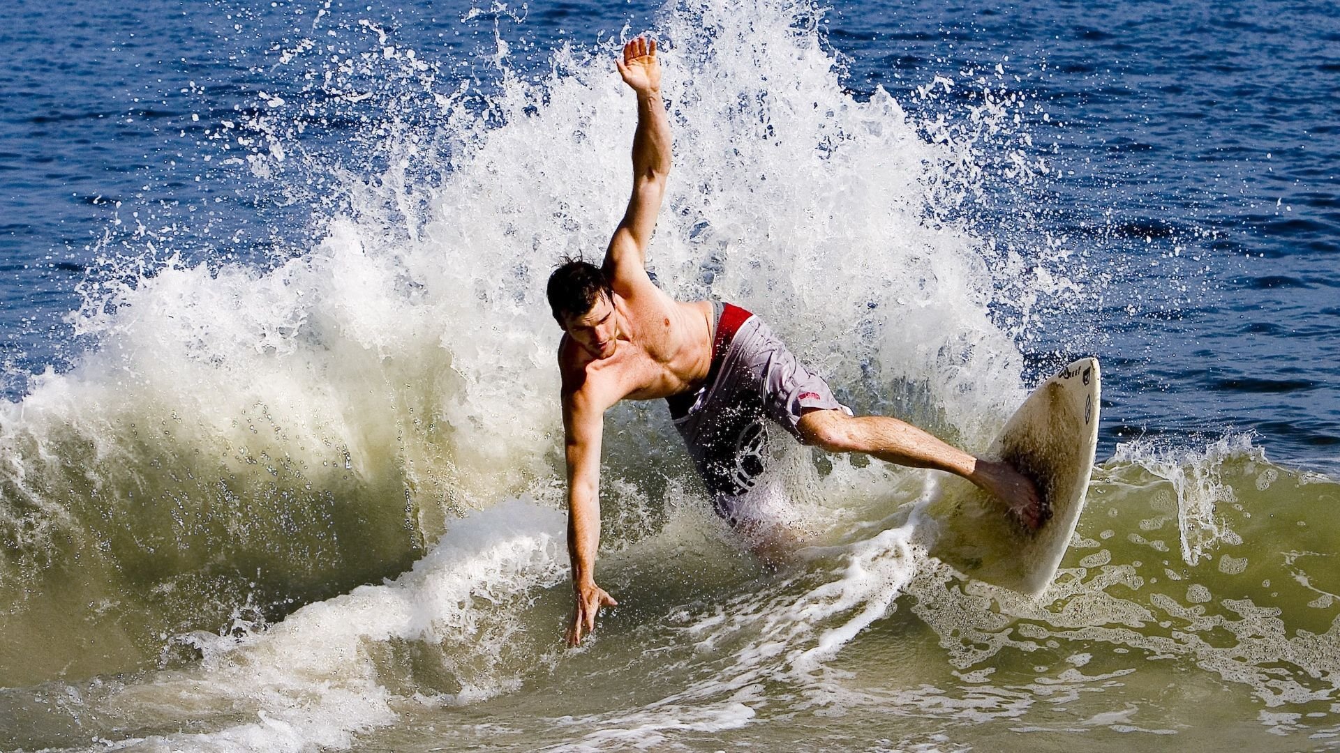 开云官网APP下载-运动员专访：他们的训练秘籍大公开，运动员刻苦训练视频