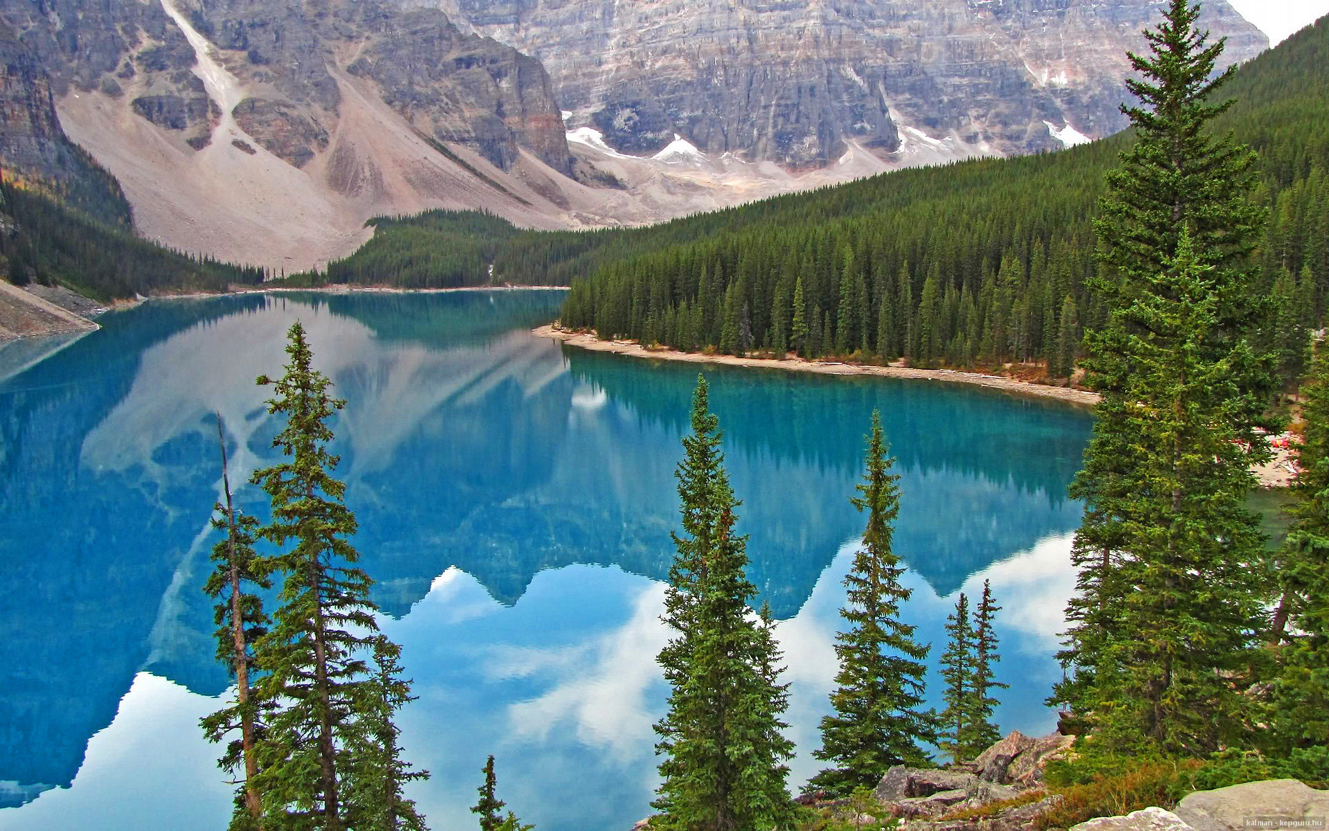 开云官方-切尔西主场被热刺逆转，德比失利，切尔西3-0客胜热刺